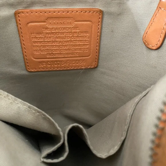 Vintage COACH Pebble F15064 in excellent condition 15 by 11 inch clean interior - Picture 5 of 10